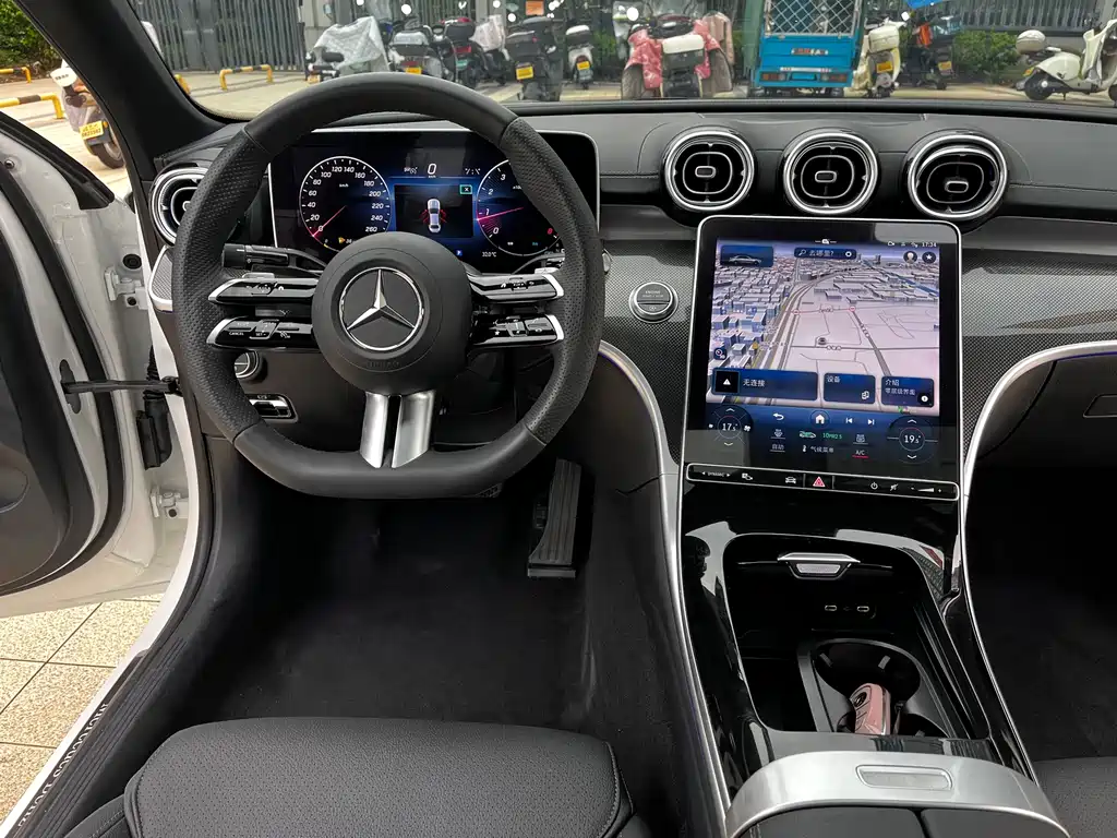 Mercedes-Benz C-Class — миниатюра 6