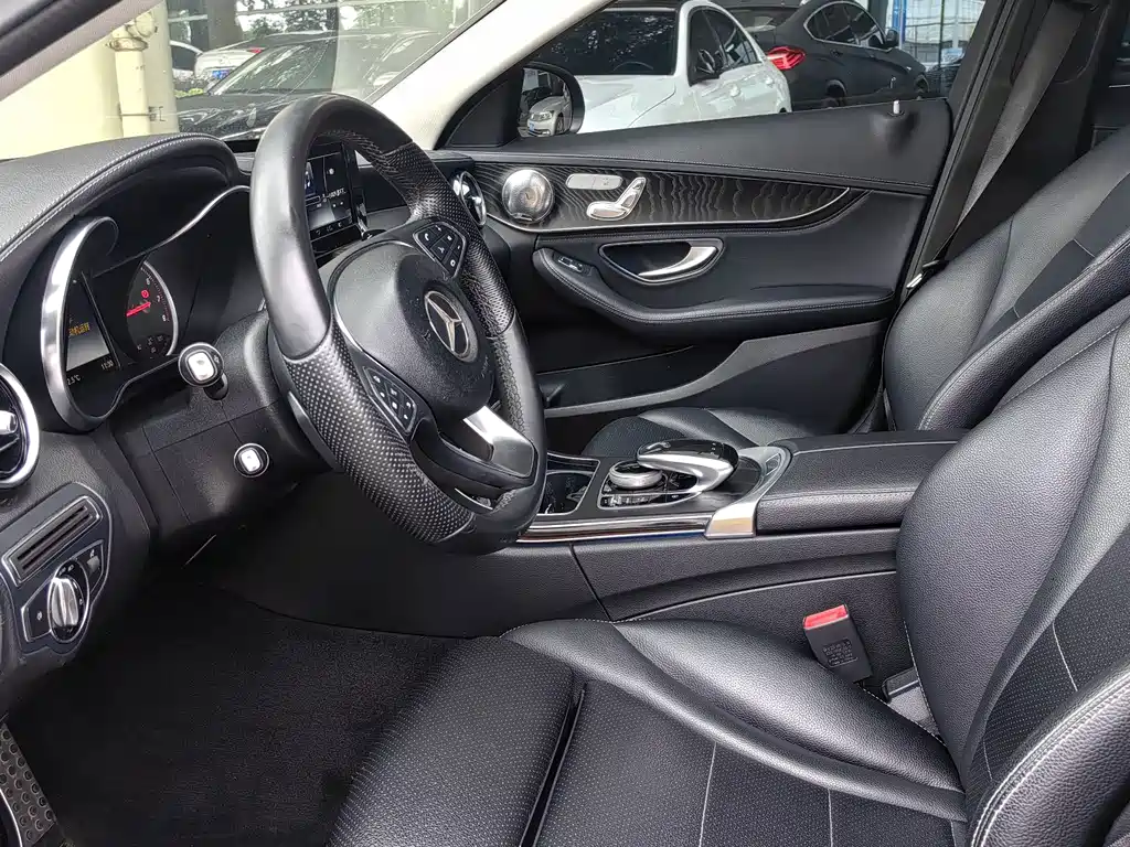 Mercedes-Benz C-Class — миниатюра 11