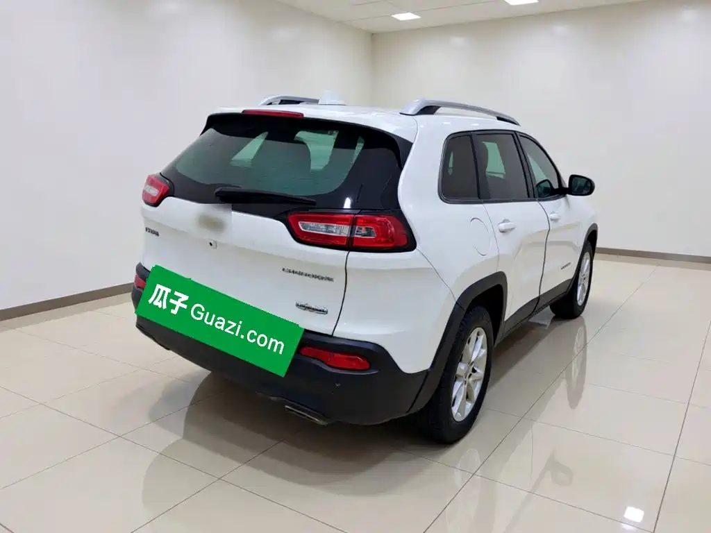 Jeep Cherokee — миниатюра 6