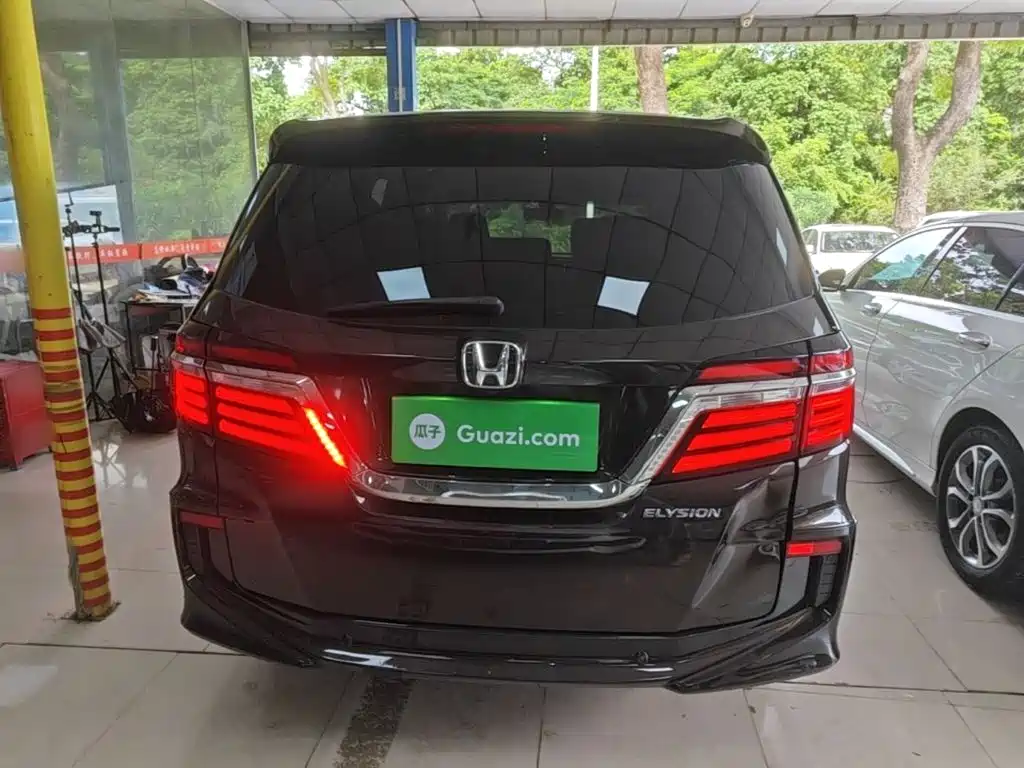 Honda Elysion — миниатюра 6