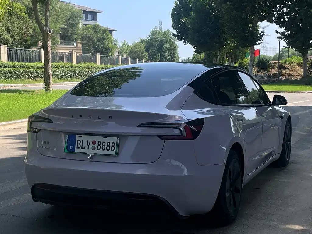 Tesla Model 3 — миниатюра 12