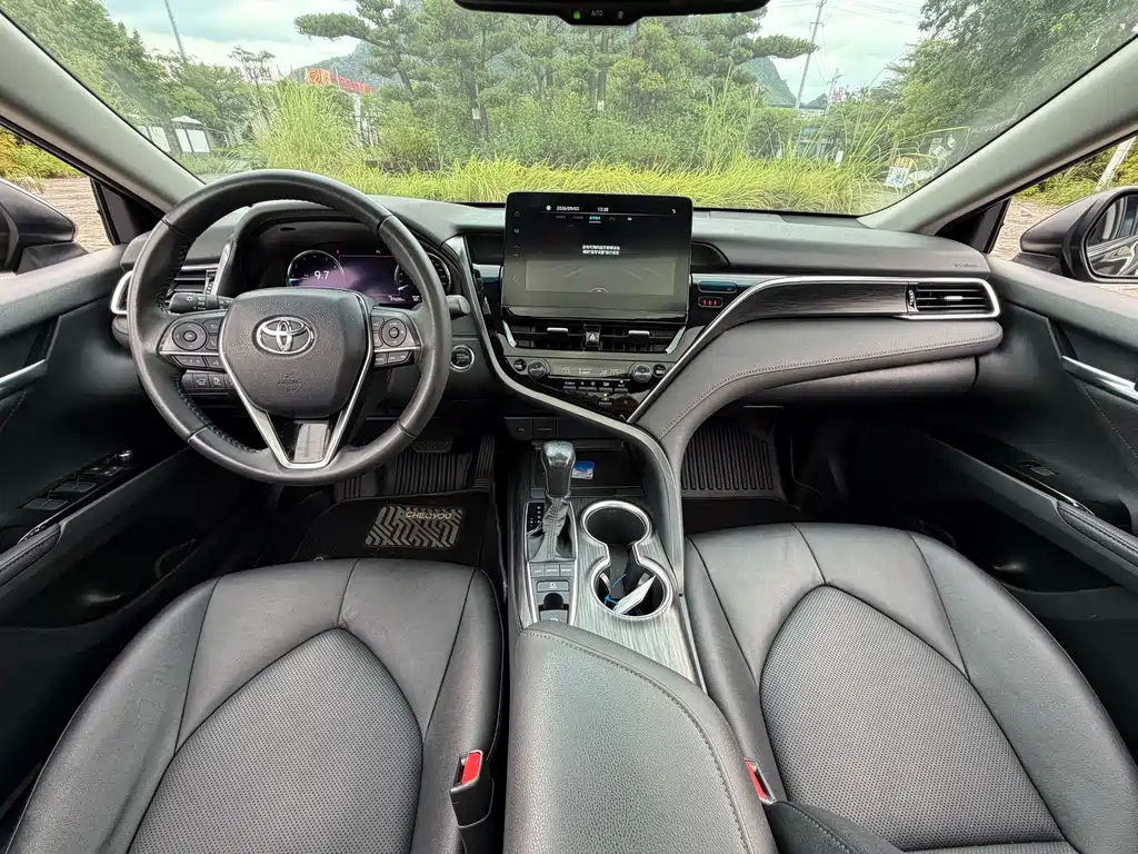 Toyota Camry — миниатюра 11