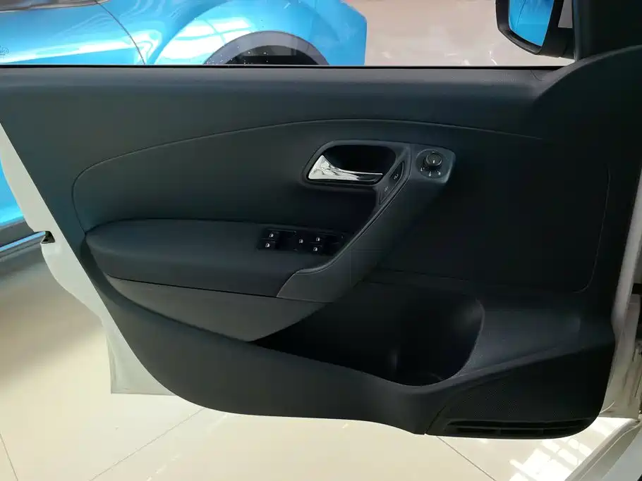 Volkswagen Polo — миниатюра 7