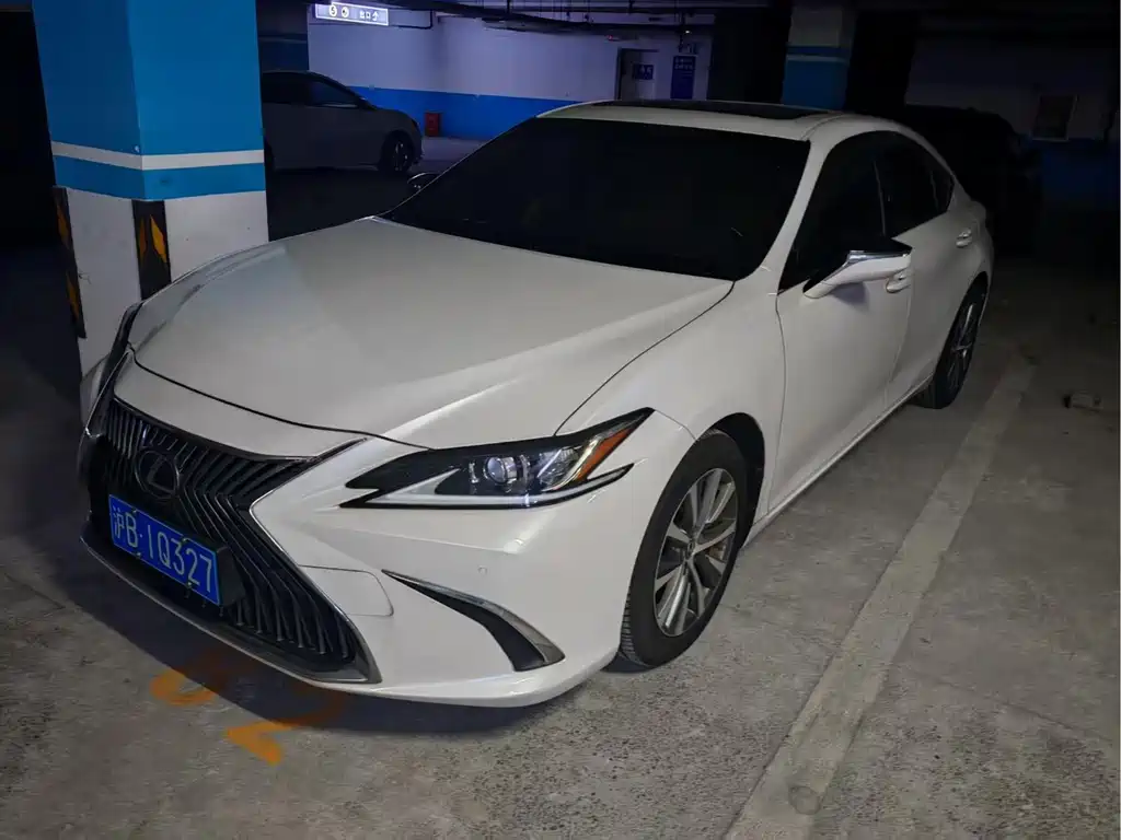 Lexus ES 2019