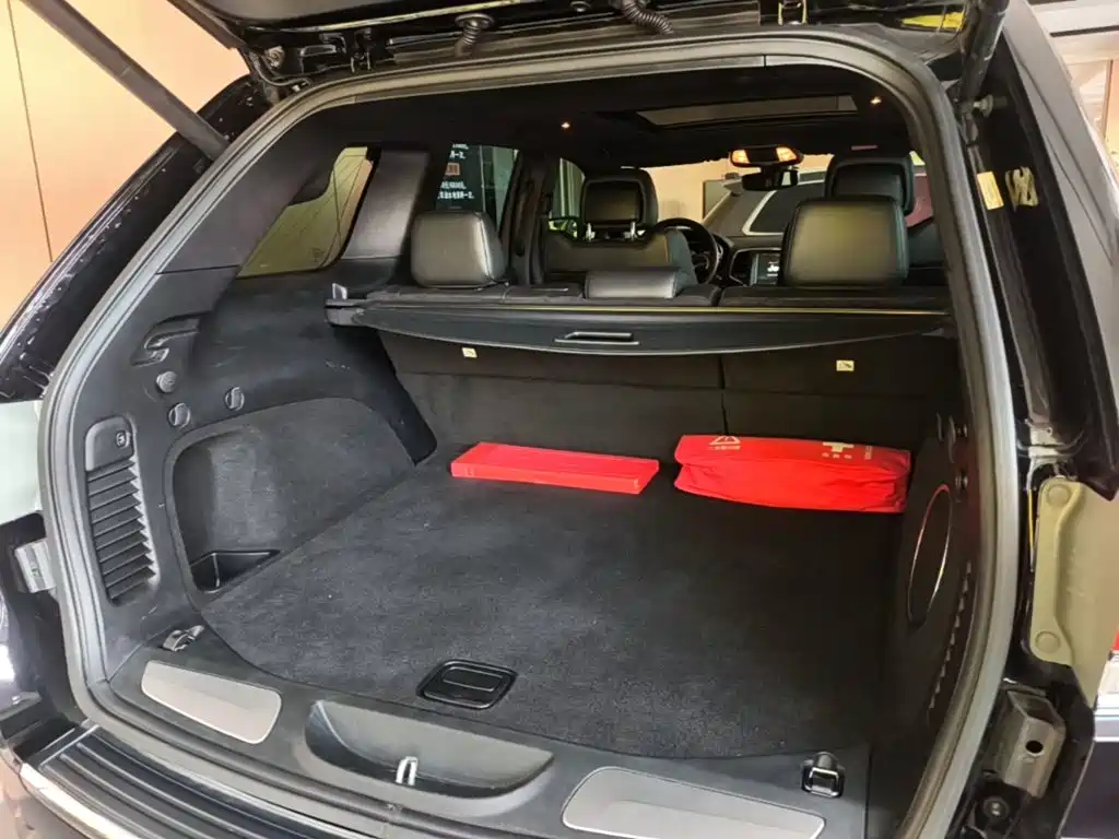 Jeep Grand Cherokee (Import) — миниатюра 19