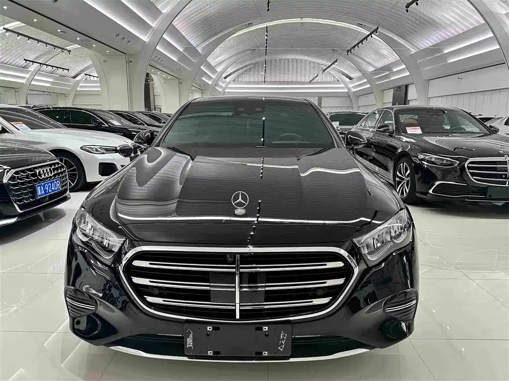 Mercedes-Benz E-Class — миниатюра 2