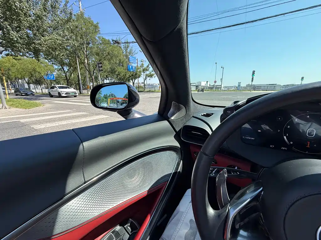 McLaren Artura — миниатюра 12