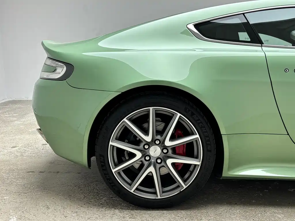 Aston Martin V8 Vantage 2012 4.7L S Coupe