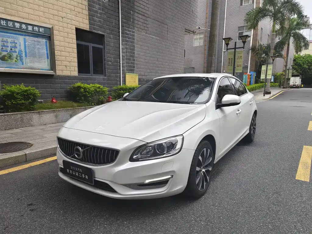 Купить Volvo S60