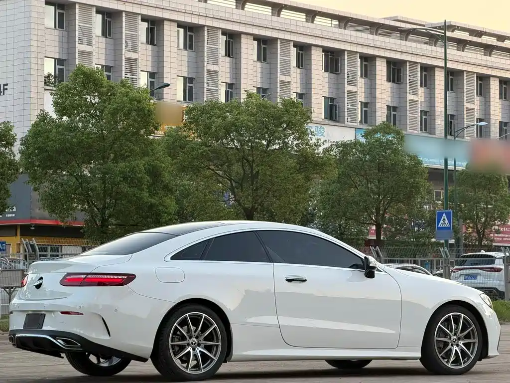 Mercedes-Benz E-Class (Import) — миниатюра 9