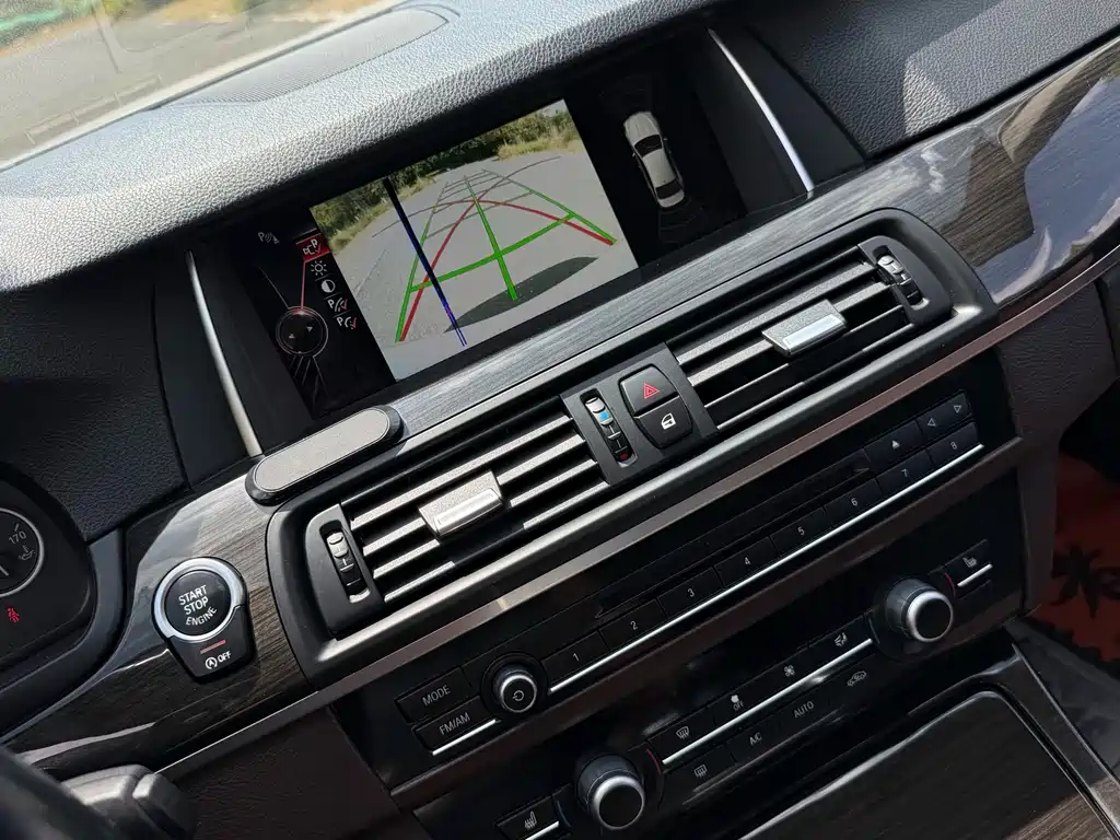 BMW 5 Series — миниатюра 12
