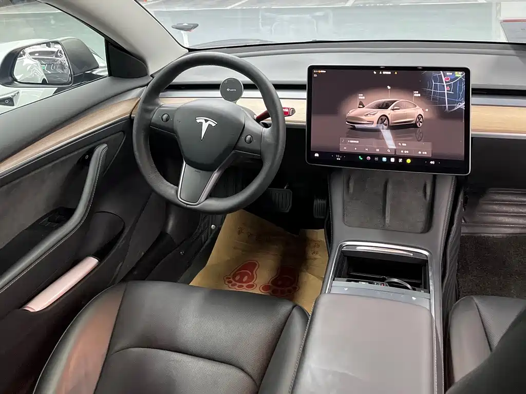Tesla Model 3 — миниатюра 5