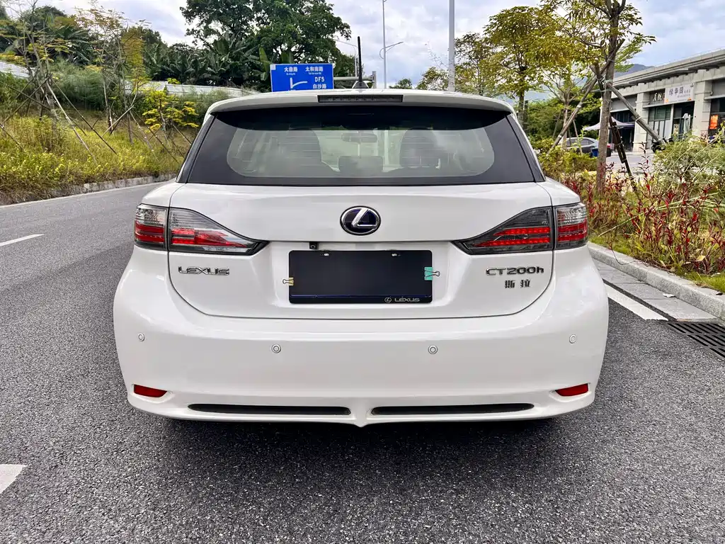 Lexus CT — миниатюра 6