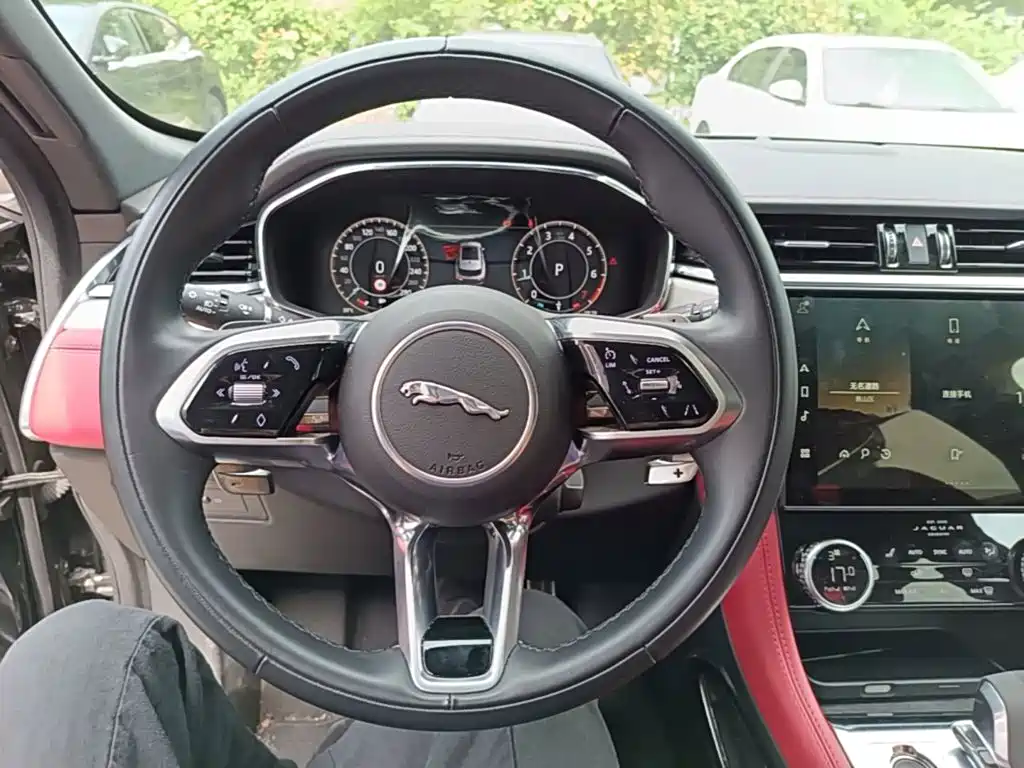 Jaguar F-PACE — миниатюра 11