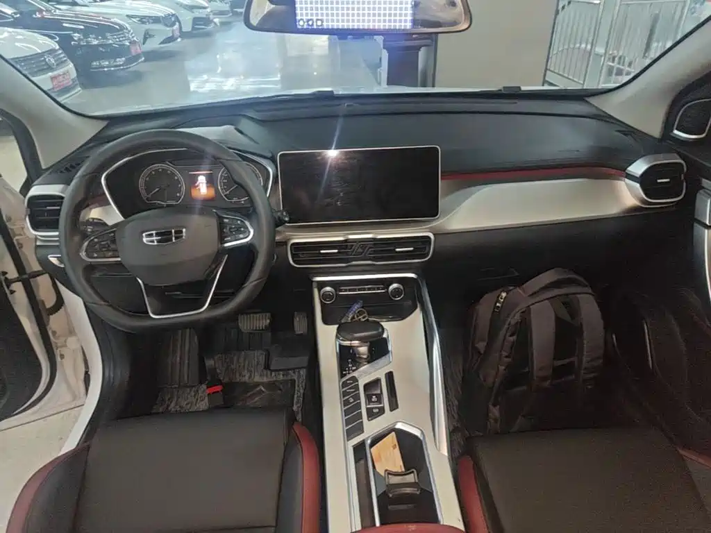 Geely Binyue — миниатюра 10