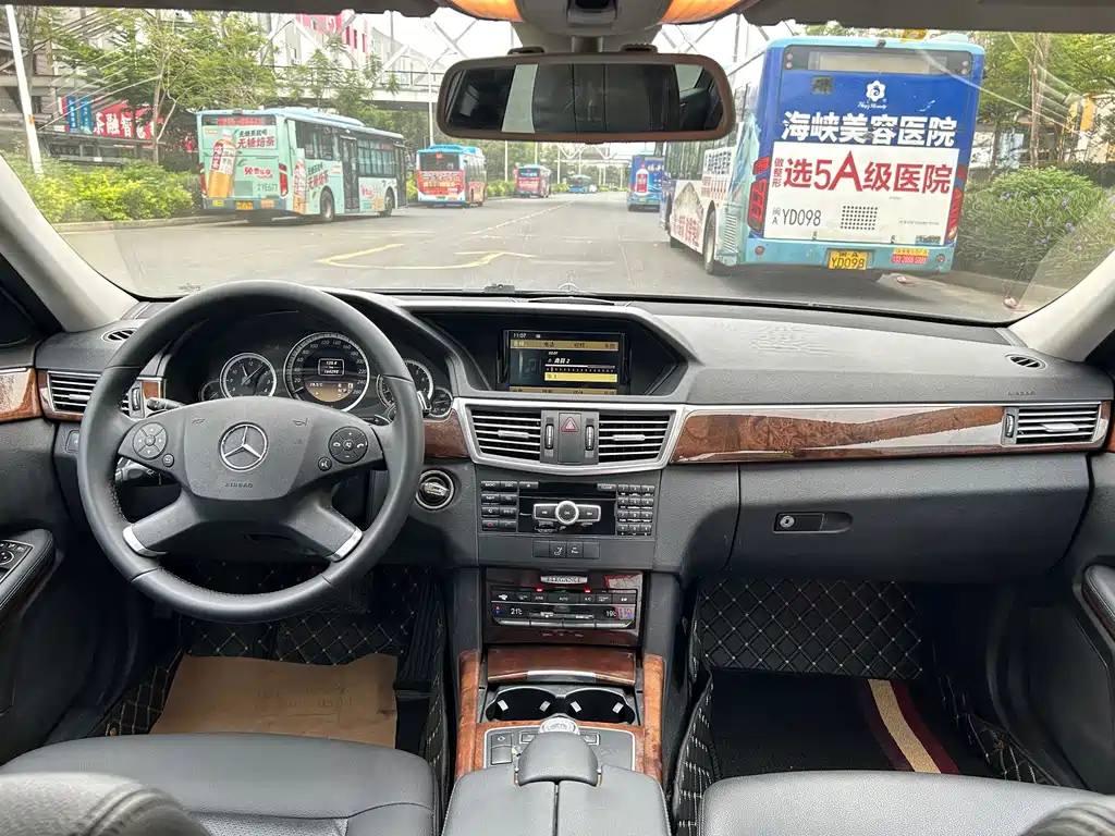 Mercedes-Benz E-Class — миниатюра 9