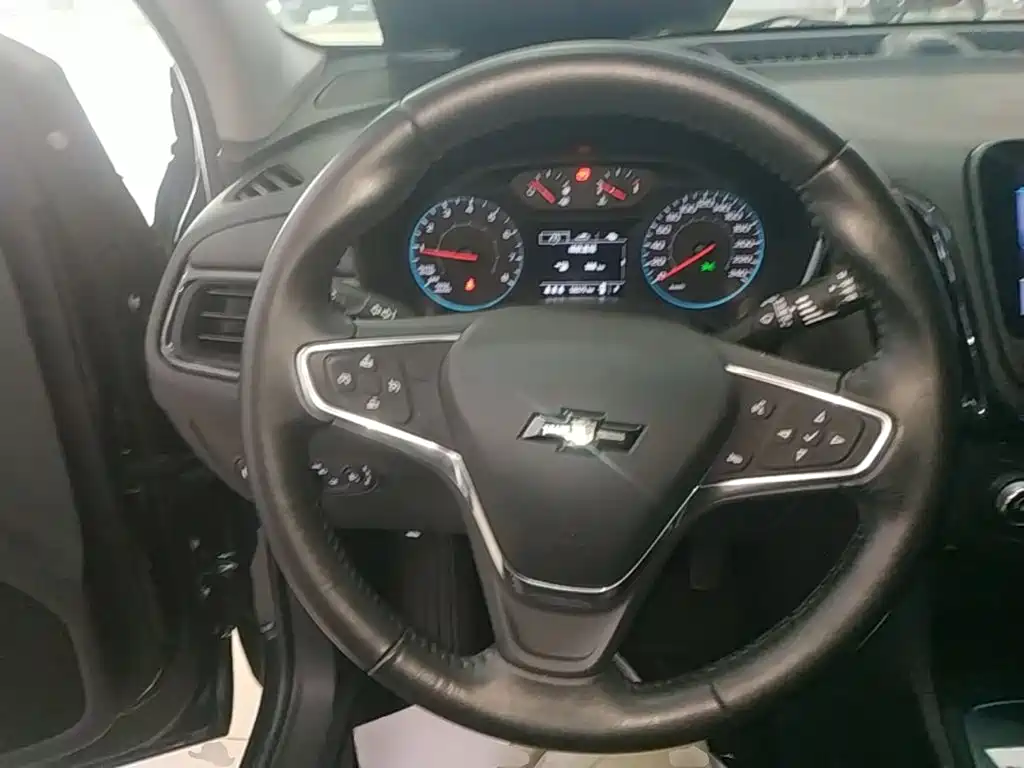 Chevrolet Equinox — миниатюра 11