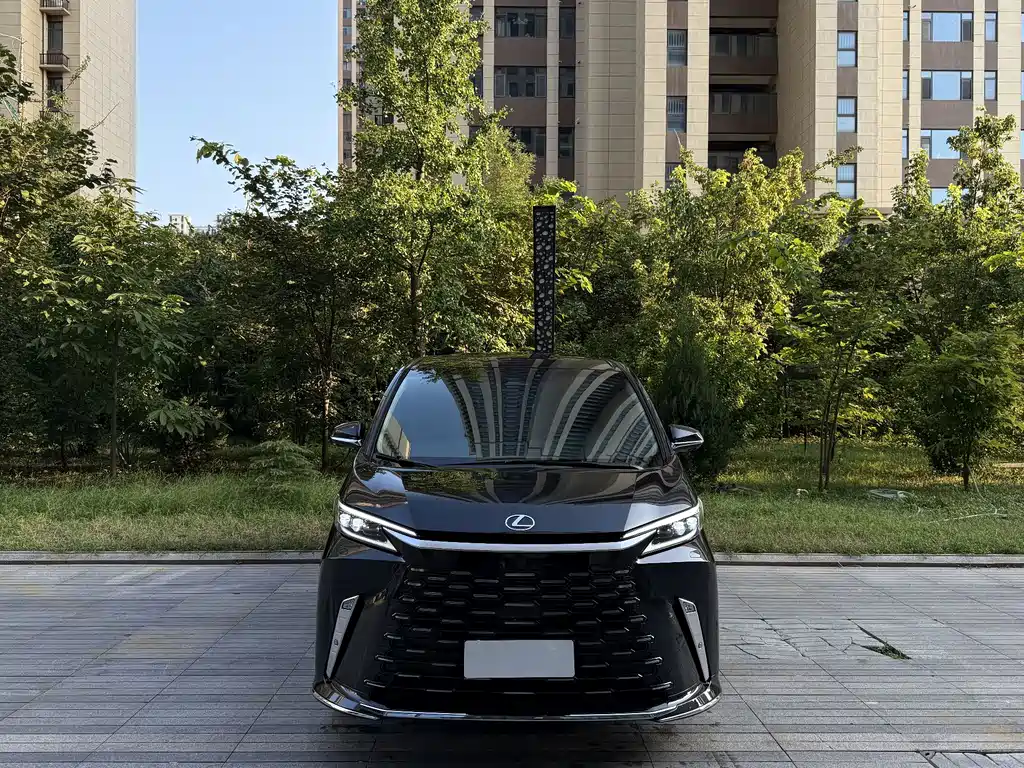 Lexus LM — миниатюра 2