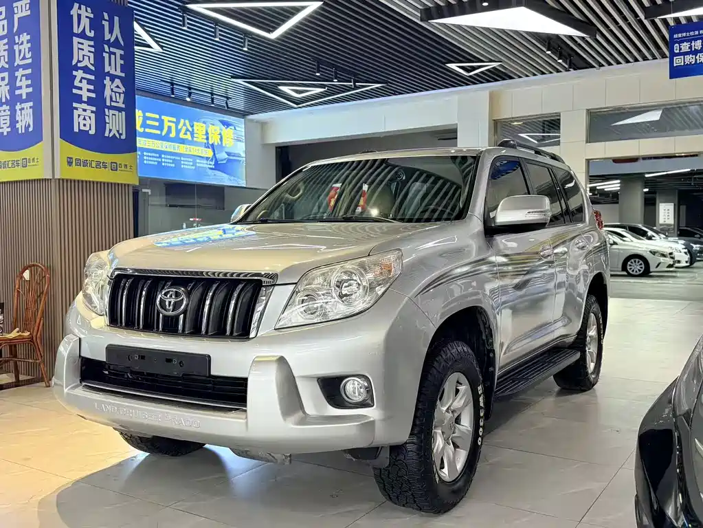 Toyota Land Cruiser Prado 2010 2.7L AT Luxury