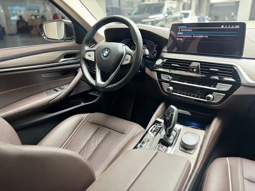 BMW 5 Series New Energy — миниатюра 14