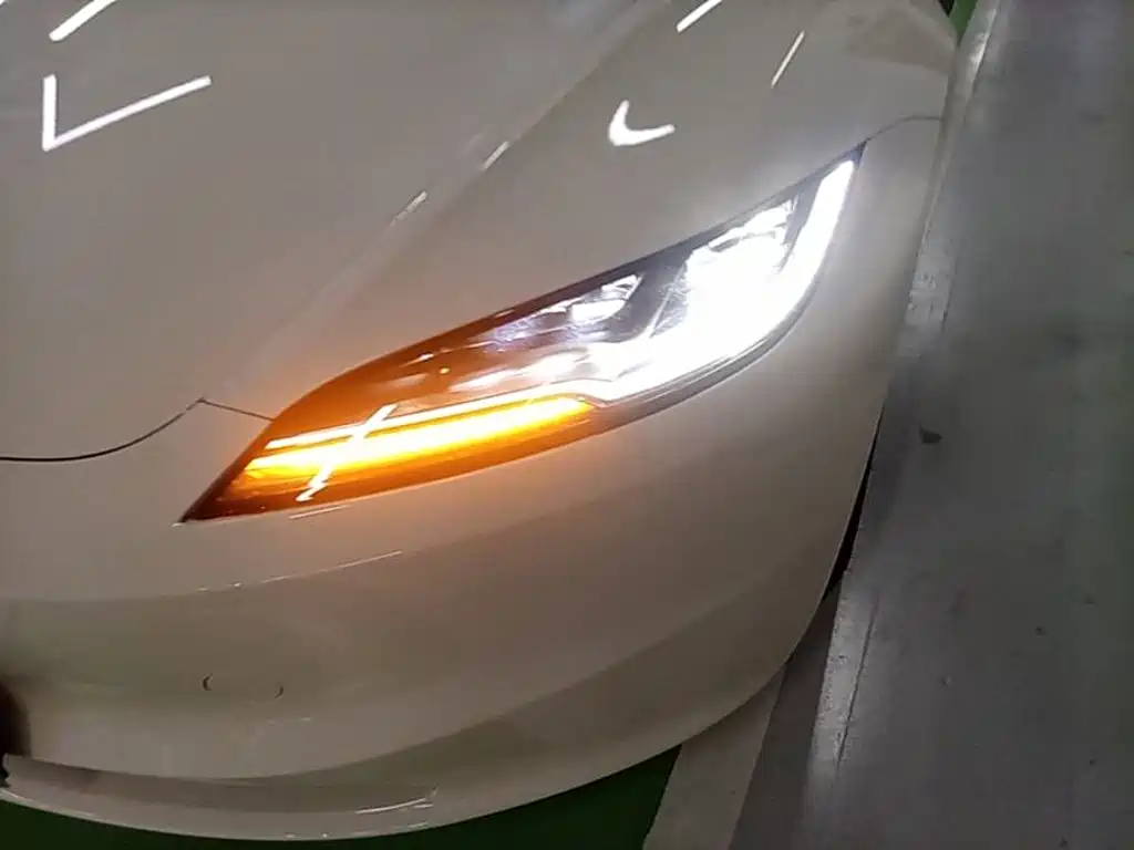 Tesla Model 3 — миниатюра 24