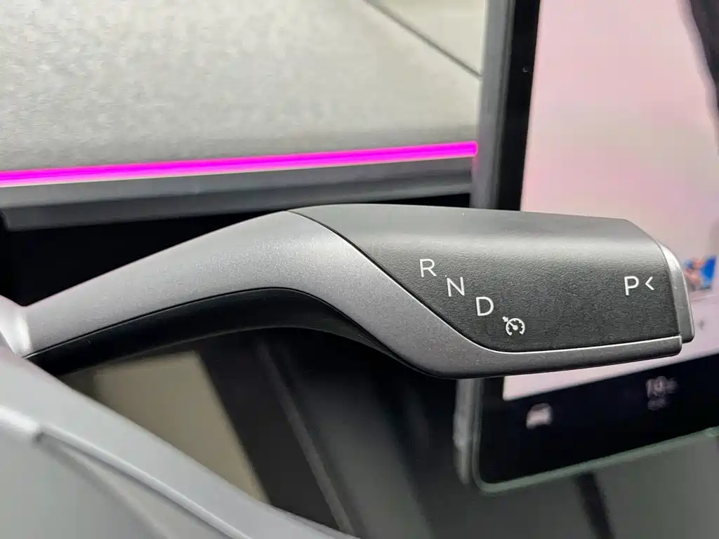 Tesla Model Y — миниатюра 18