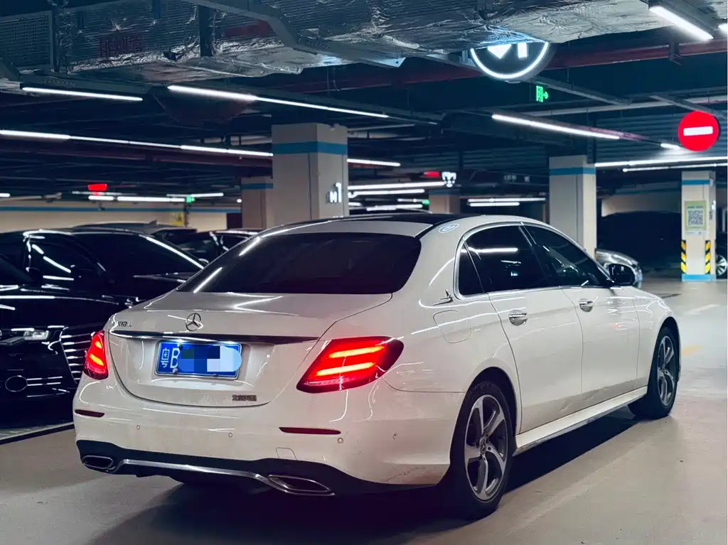 Mercedes-Benz E-Class — миниатюра 12