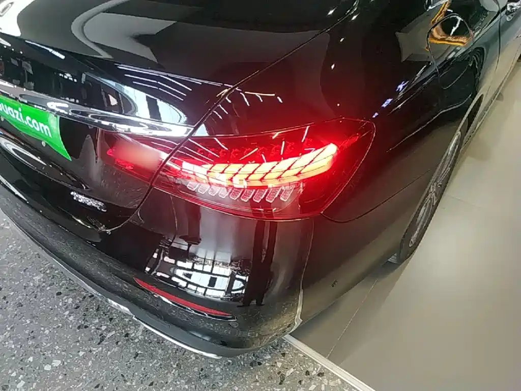 Mercedes-Benz E-Class — миниатюра 8