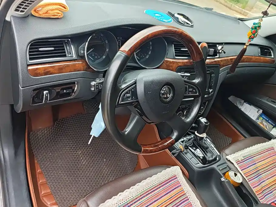 Skoda Superb — миниатюра 12