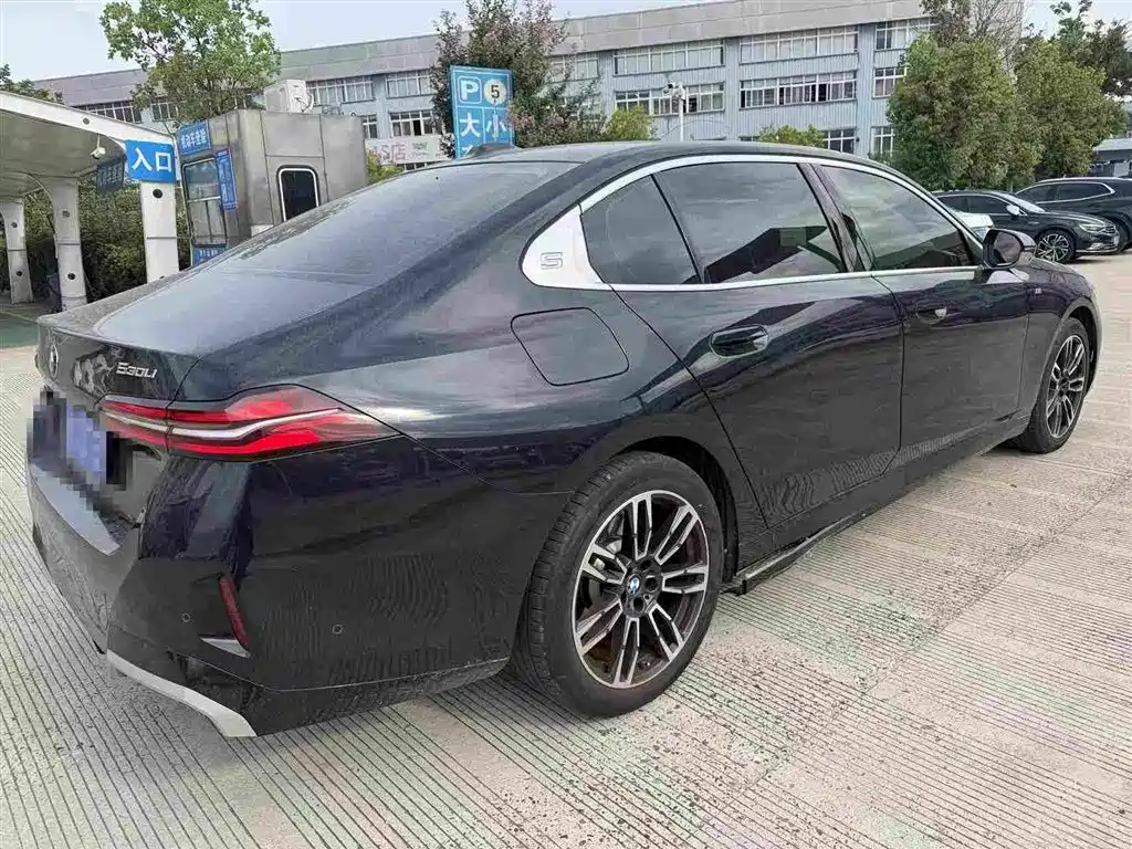 BMW 5 Series — миниатюра 2