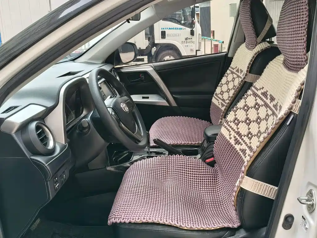 Toyota RAV4 — миниатюра 4