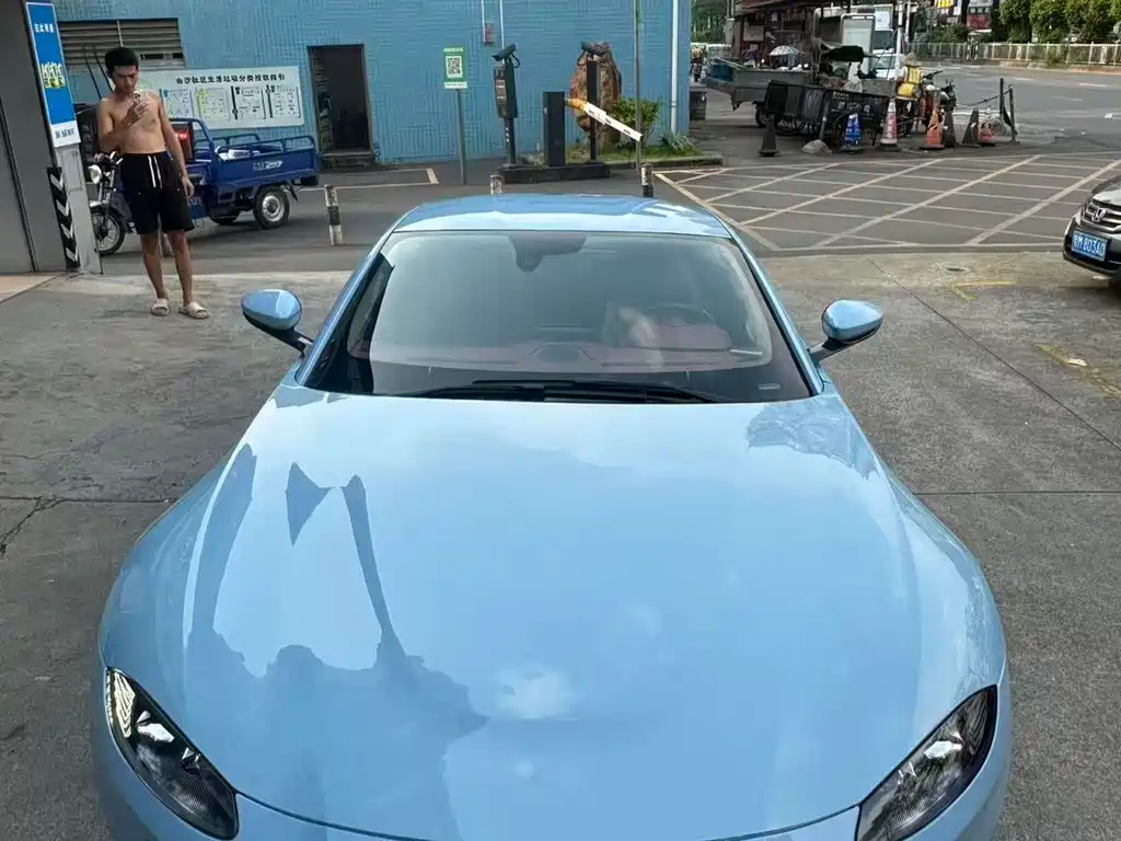 Aston Martin V8 Vantage — миниатюра 4