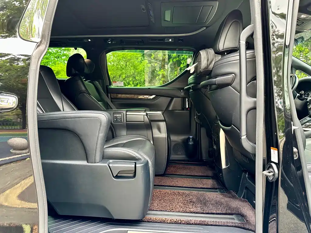 Toyota Vellfire — миниатюра 21