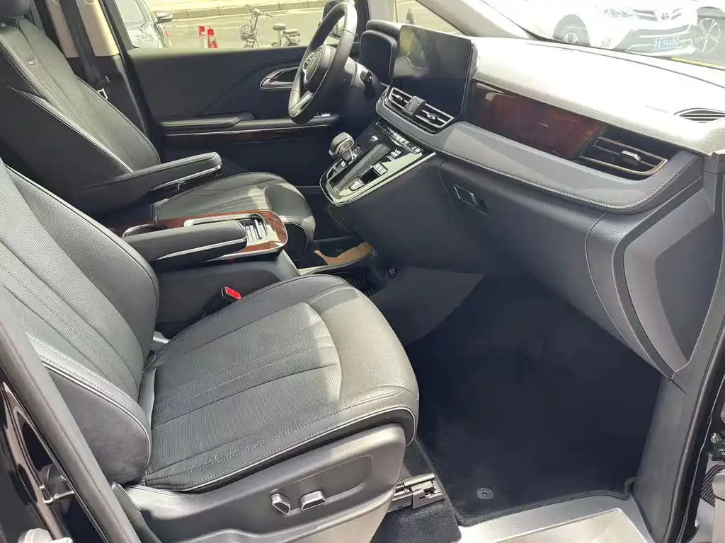 Hongqi Hongqi HQ9 PHEV — миниатюра 3
