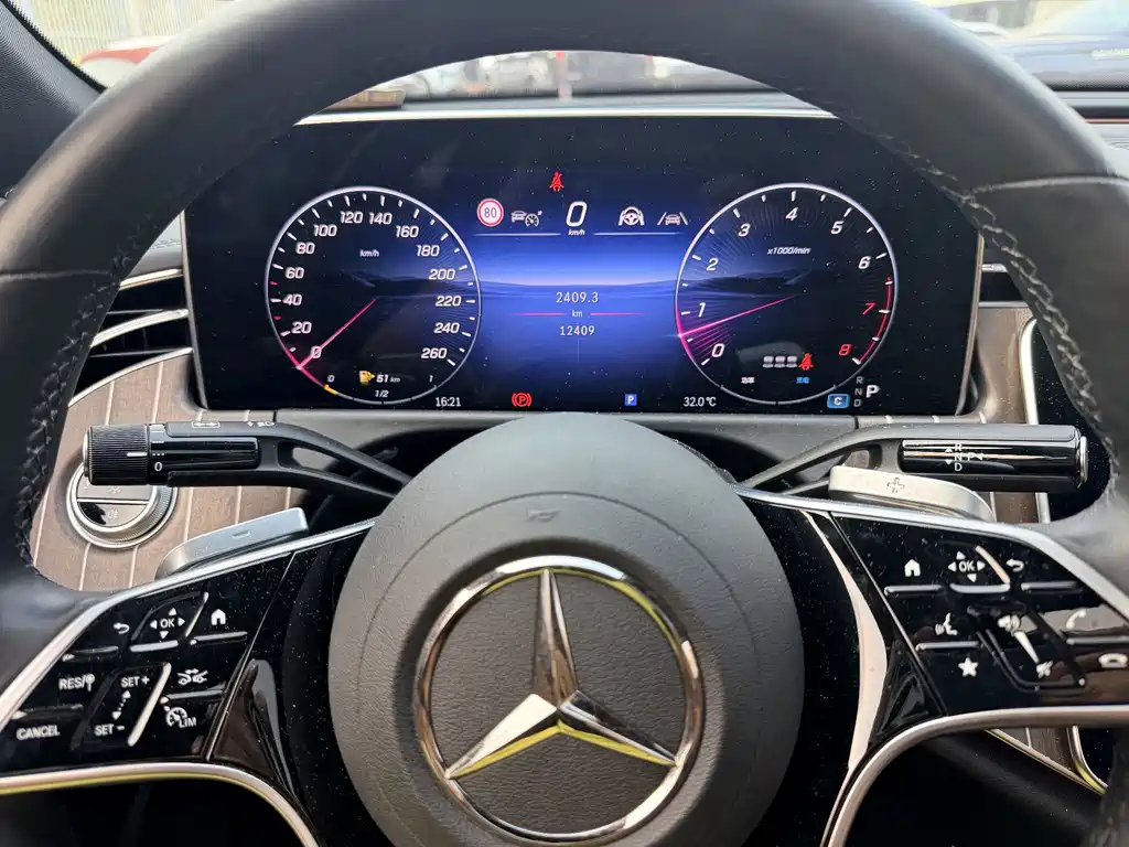 Mercedes-Benz E-Class — миниатюра 8