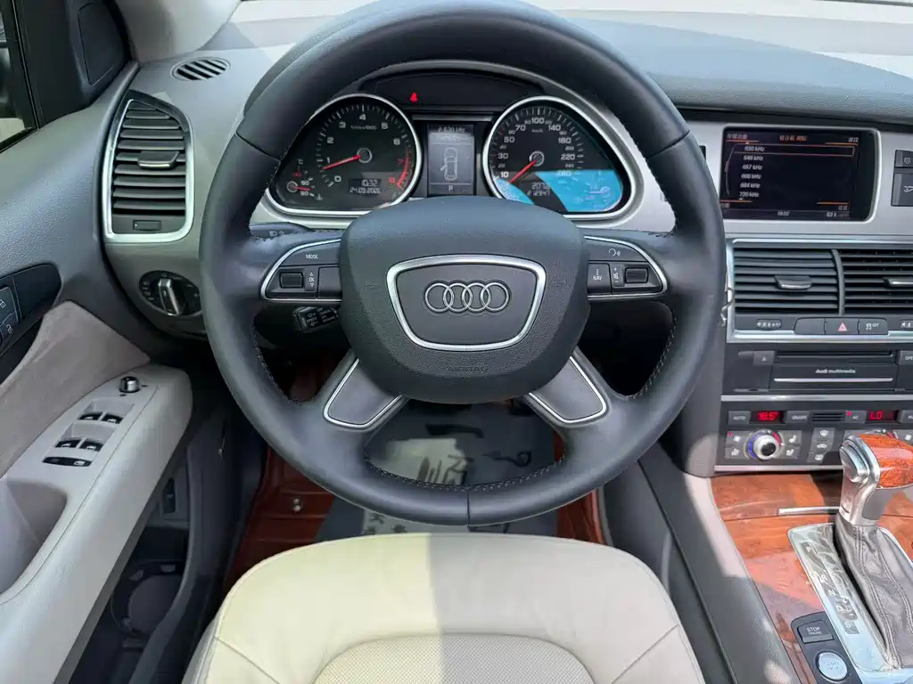 Audi Q7 — миниатюра 8