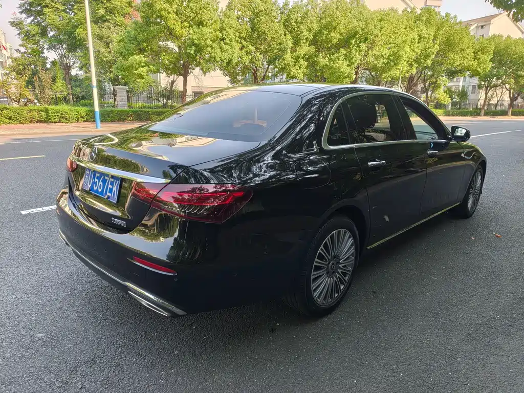 Mercedes-Benz E-Class — миниатюра 13