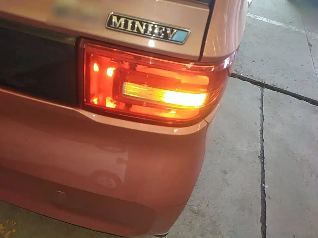 Wuling MINIEV — миниатюра 8