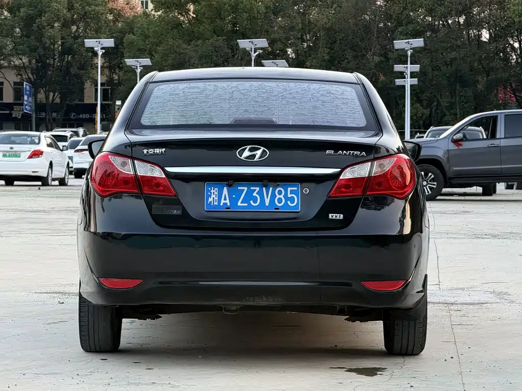 Hyundai Elantra — миниатюра 8