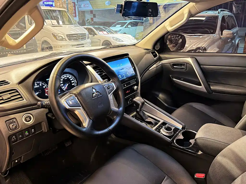 Mitsubishi Pajero Sport (Import) — миниатюра 7