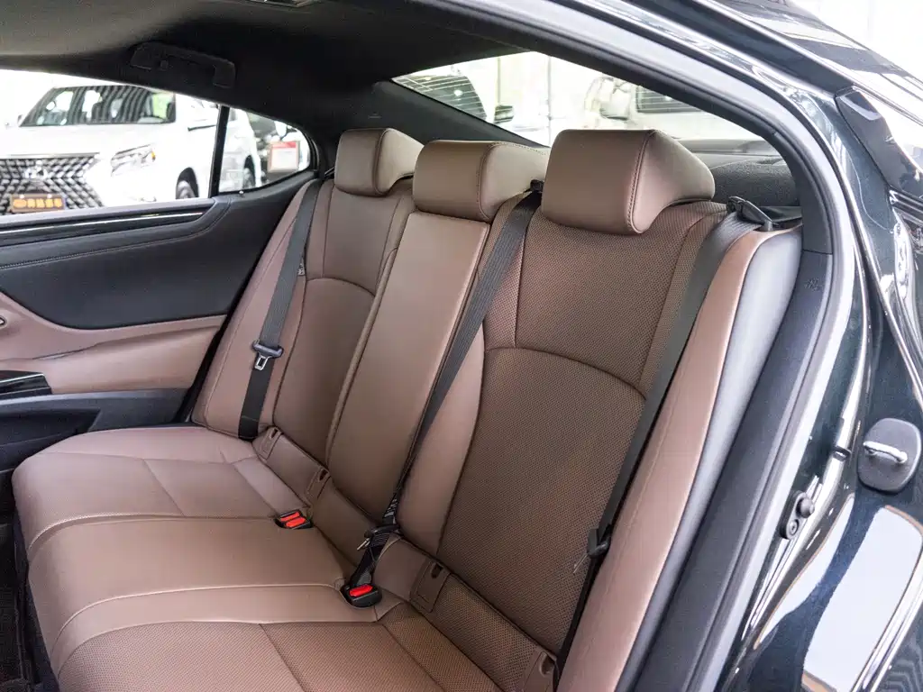 Lexus ES — миниатюра 12