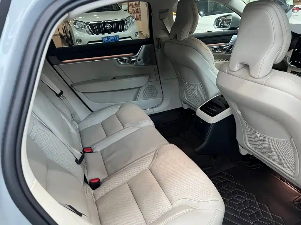 Volvo S90 PHEV — миниатюра 6