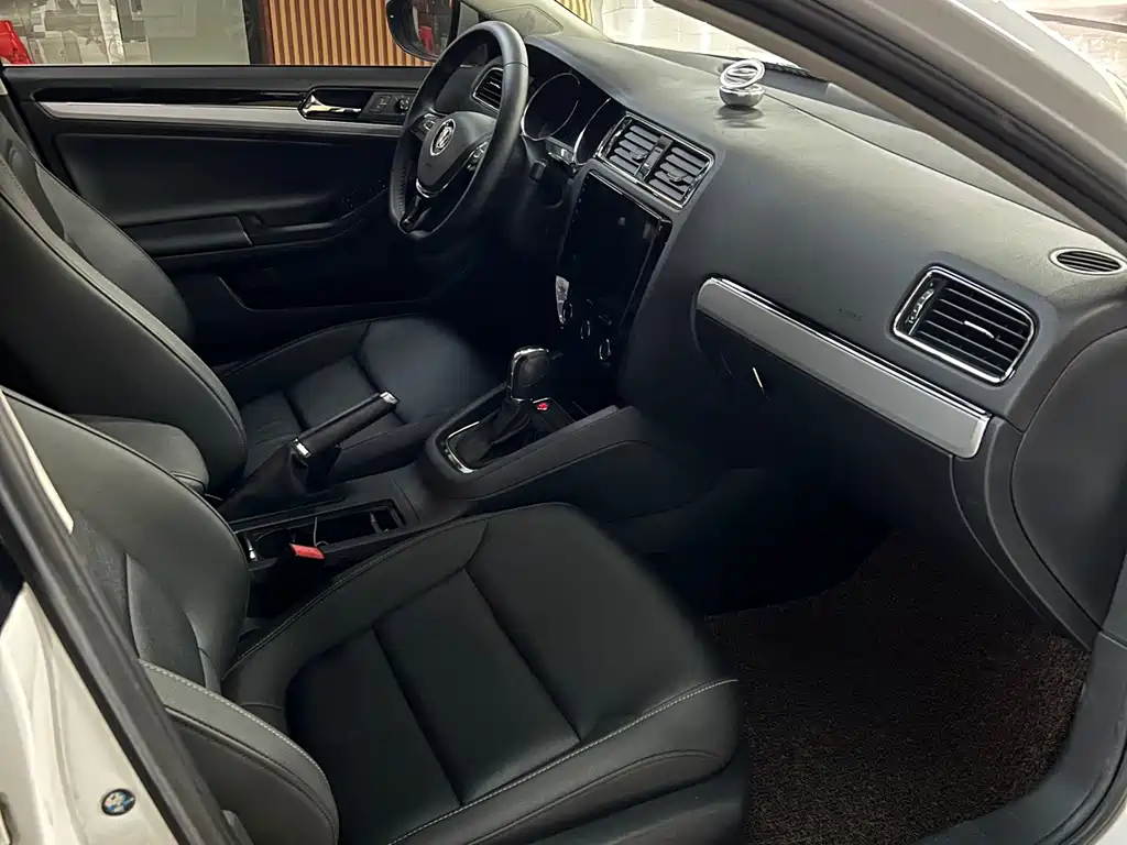 Volkswagen Sagitar — миниатюра 7