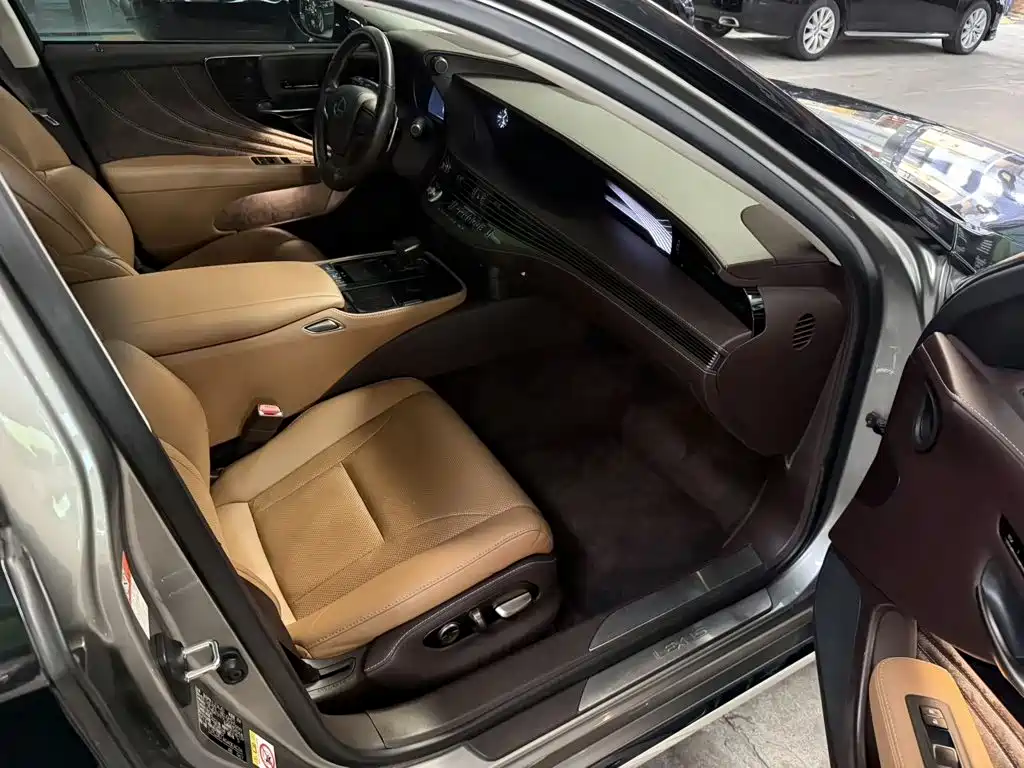 Lexus LS — миниатюра 6