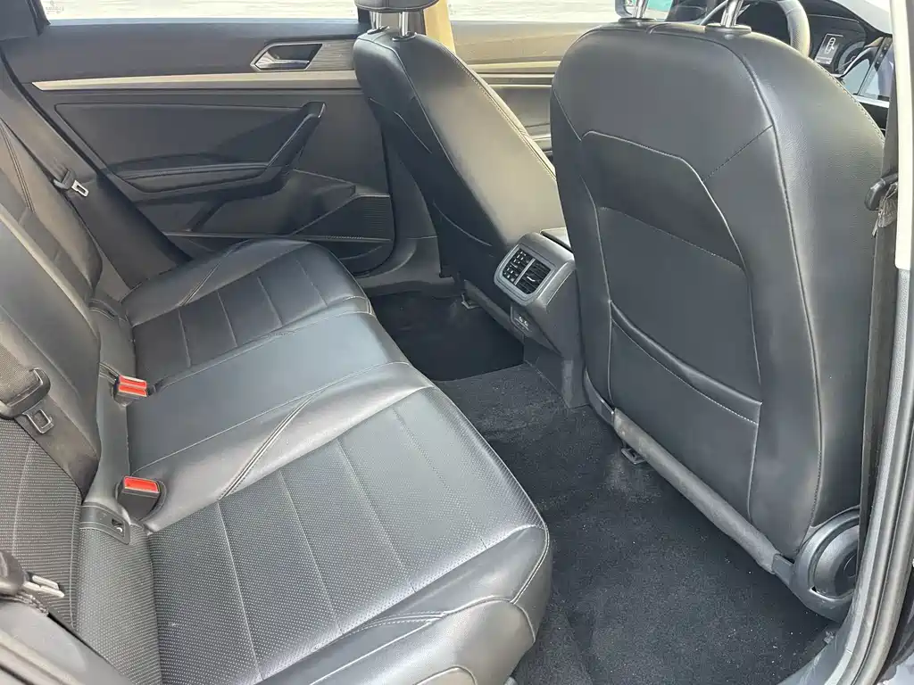 Volkswagen Lavida — миниатюра 6