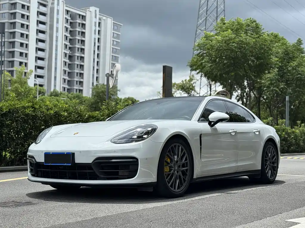 Porsche Panamera 2021