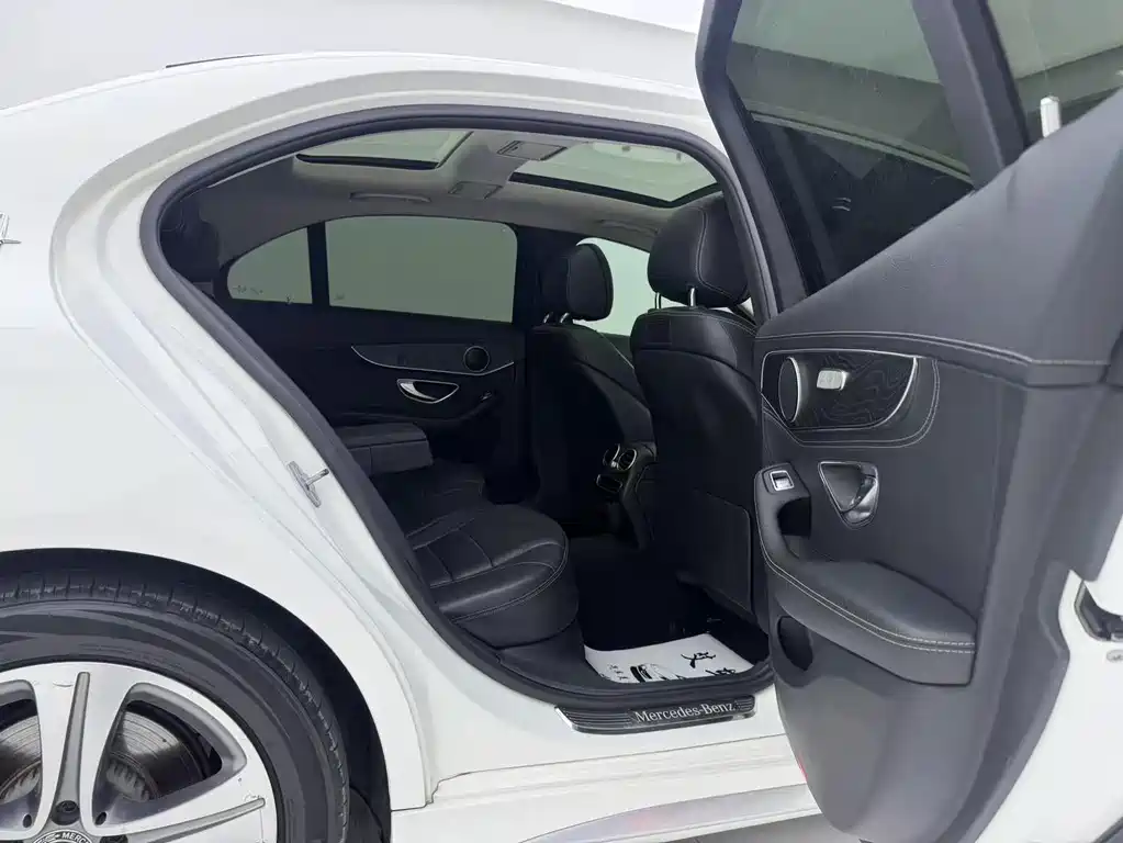 Mercedes-Benz C-Class — миниатюра 9