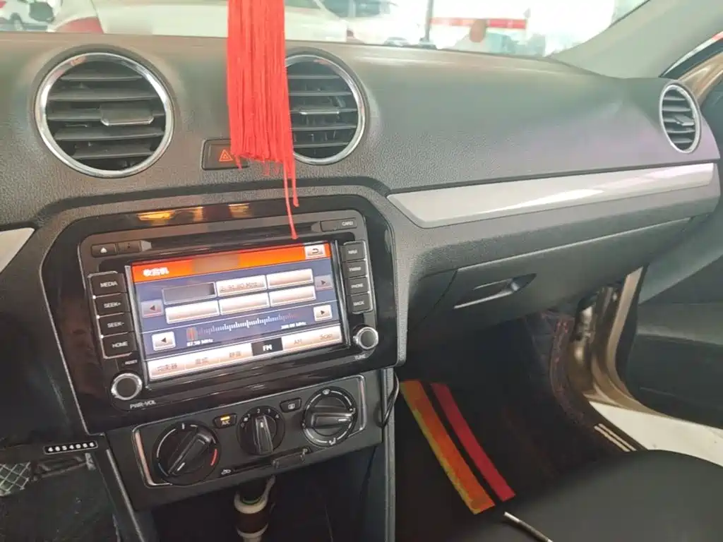 Volkswagen Jetta — миниатюра 10