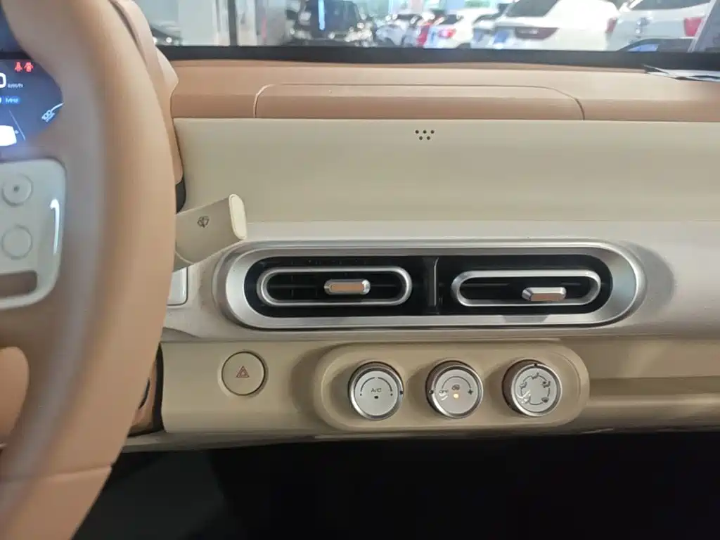 Wuling MINIEV — миниатюра 13
