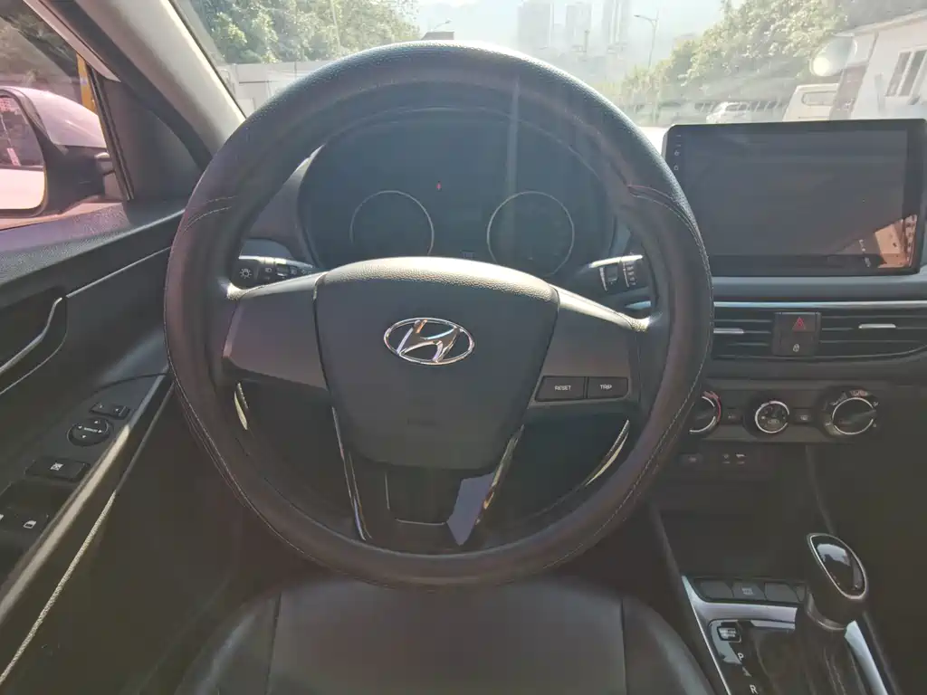 Hyundai Elantra — миниатюра 15